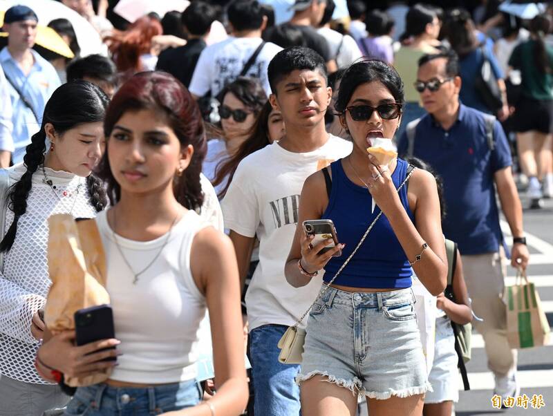 今白天溫暖偏熱 入夜鋒面接近北台變天