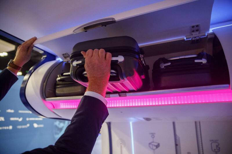 搭機注意!中國男子翻行李櫃爽偷6.5萬 降落泰國秒被攔截逮捕