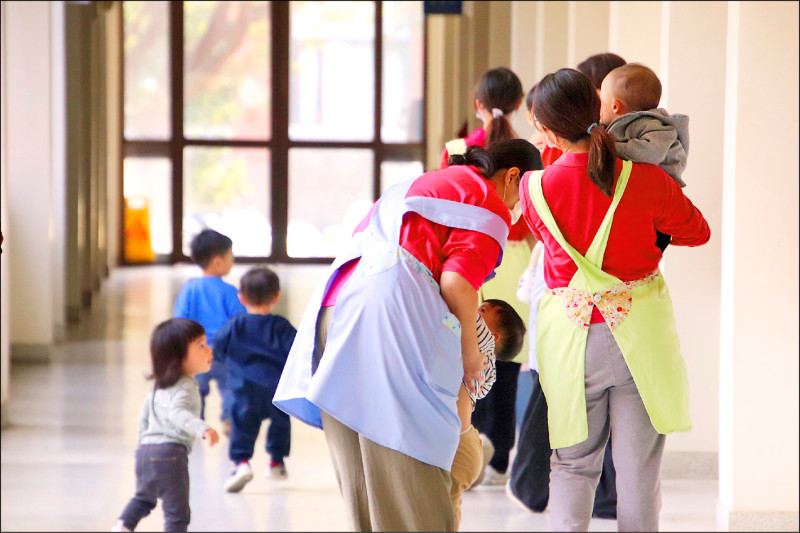 兒托法三讀 虐童可處60萬 監管雲入法 監視影像留30天
