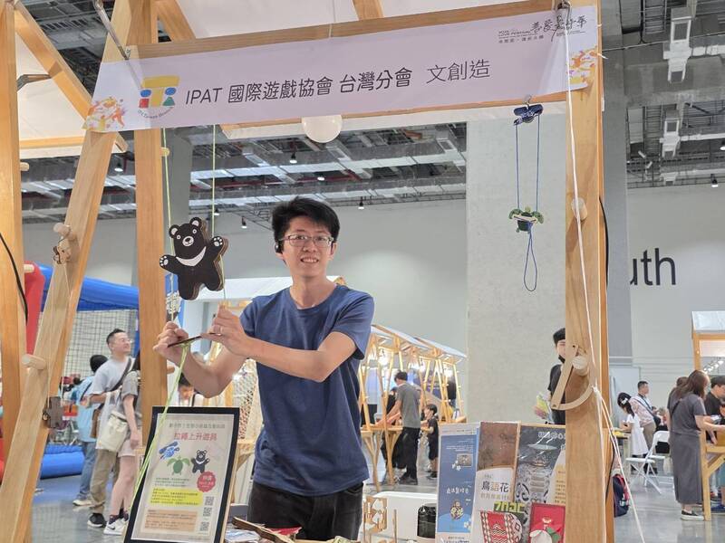 結合手作與文創 跨越族群與年齡 張宇文運用木育玩具闖出一片天