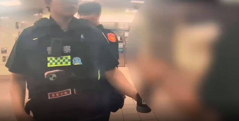北捷萬隆站男子大吼引恐慌遭拒載 警護送出站