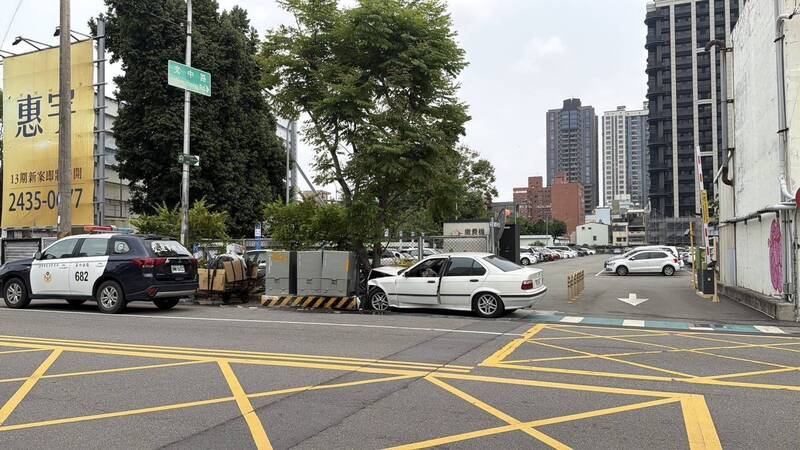 事故地点正在好在一处停车场缴费机前。（民众提供）