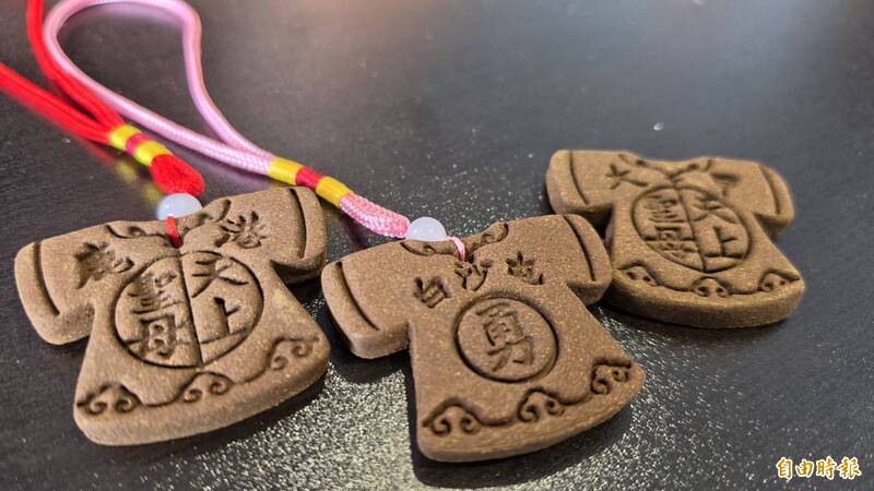 「白沙屯香牌」奇遇記! 鹿港製香業者、下訂500個香燈腳相遇