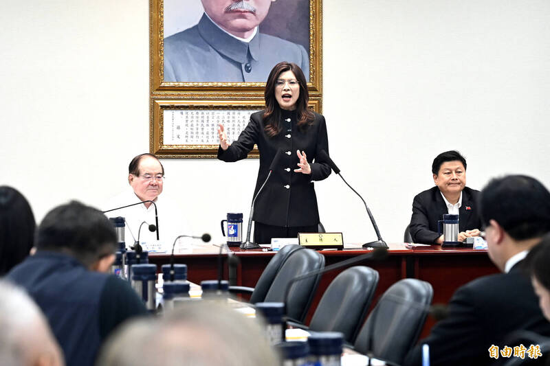 穿中山裝祝福賴清德出訪順利 鄭麗文喊:麗文可以等你回來