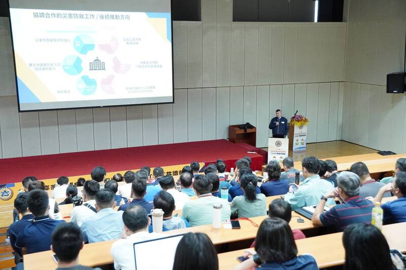 马士元表示，消防署自2024年起积极推动「建置台湾民间自主紧急应变队中程计划」，发展专属我国的T-CERT培训机制，期盼达到「自己的社区先自救」的目标。（图由消防署提供）