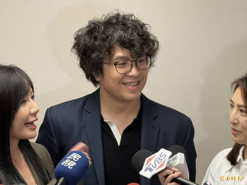 沈伯洋拜會探討北市市政 議員讚準備充足且專業