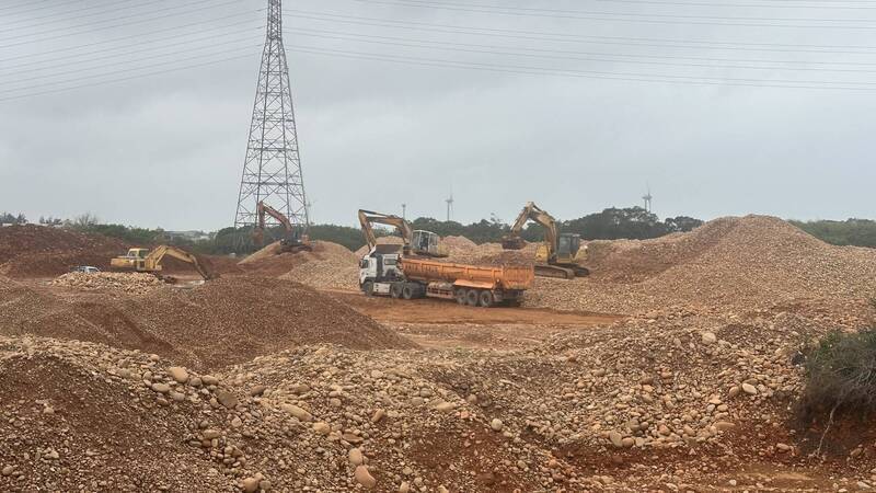 苗栗通霄榮華社區泥流灌民宅 後方農牧用地違規開挖重罰移送