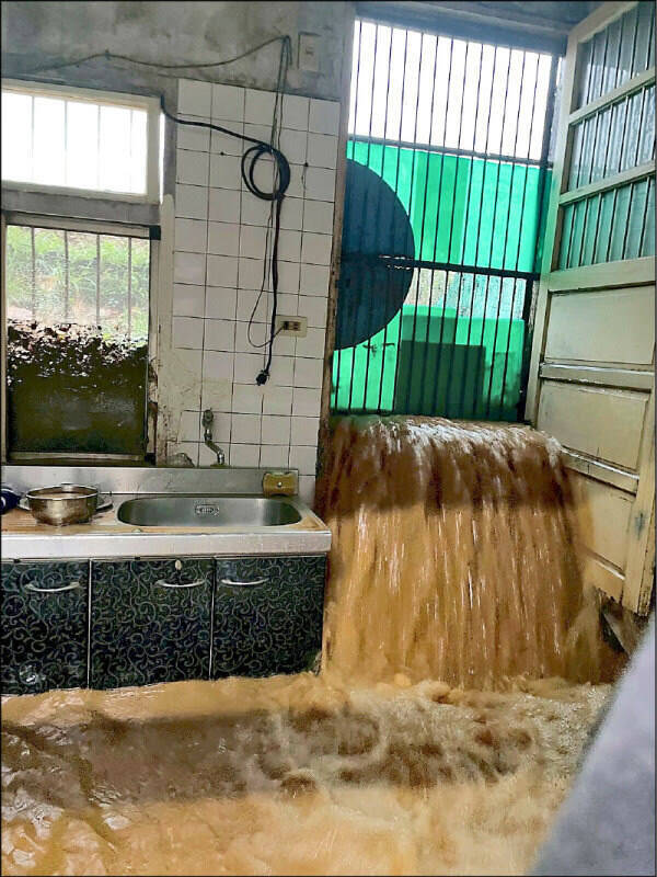 通霄農地開發疑釀泥流災情 苗縣府：多次違規絕不寬貸