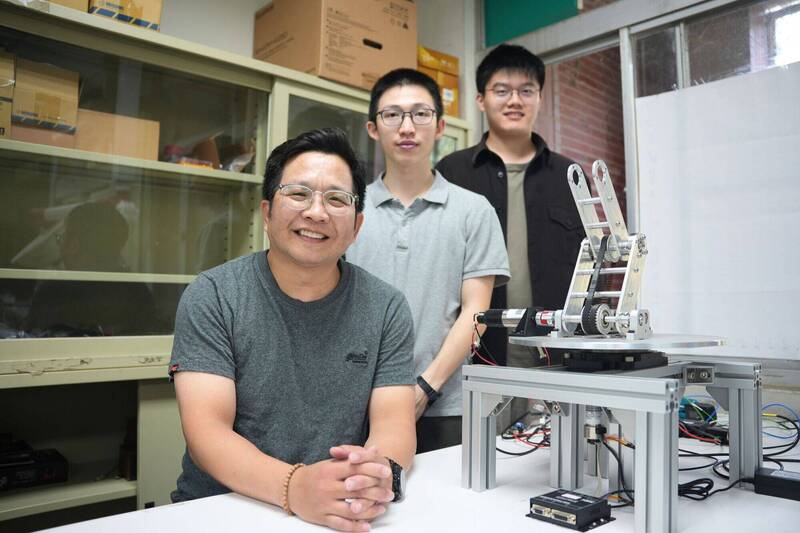 中央大學打造高穩定度「抗擾」機器手臂 登上國際頂尖期刊