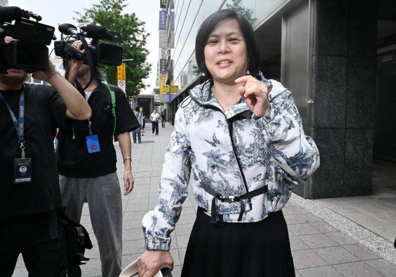 李貞秀分手擂台！中國網友熱議「狗咬狗」 喊與這中配合作會更精采