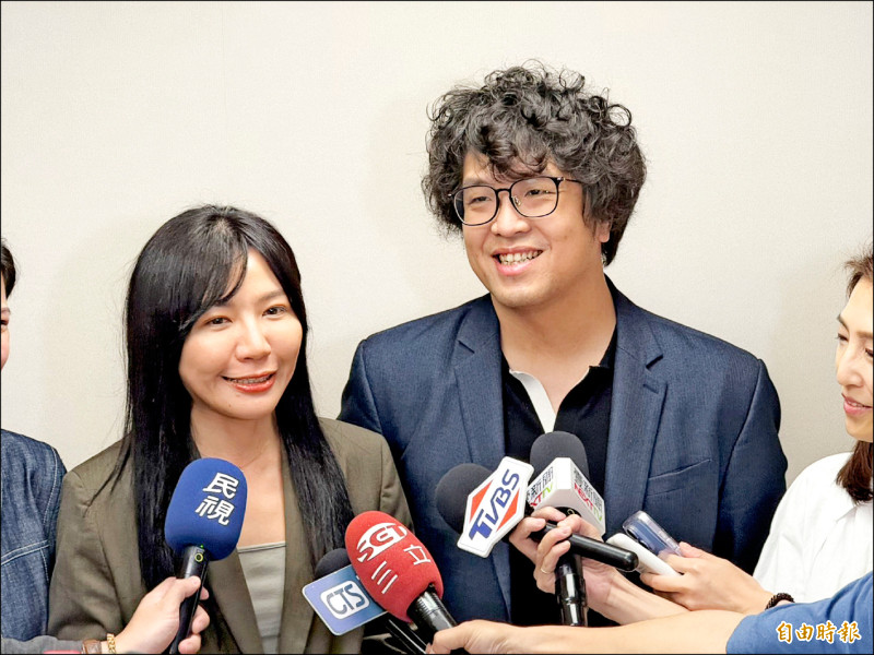 備戰台北市長?沈伯洋、吳沛憶赴議會拜會綠議員