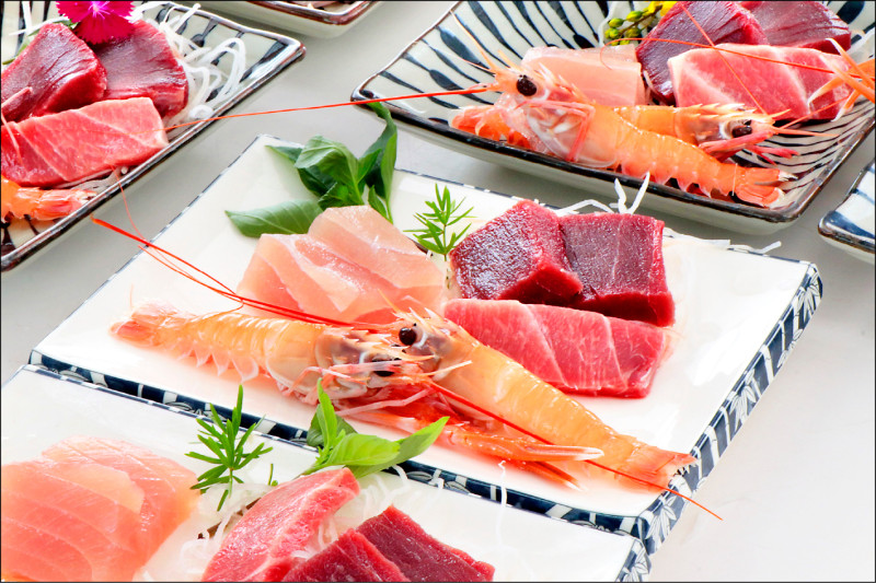 屏東大鵬灣慢活 搭帆船、嚐當季海味早餐