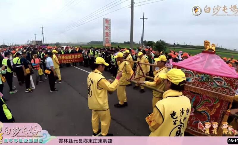 「粉紅超跑」發威!白沙屯媽祖提早一小時多 08:18進北港