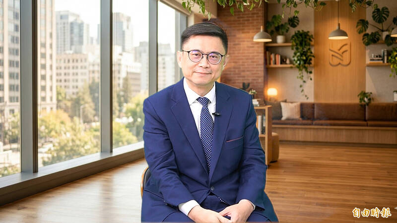 政面交鋒3-3》自認「E人」 賴瑞隆拋掉偶包盼拉近與年輕人距離