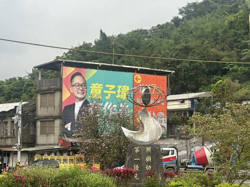 割破童子瑋看板寫「吹牛自大」 男被逮稱不滿訴求沒回應