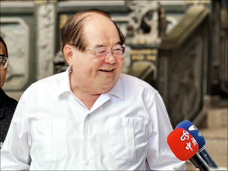 座車被裝追蹤器 李乾龍婉拒報案