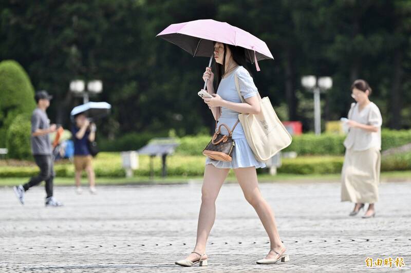 週末變天!今中部以北零星雨 各地暖熱高溫上看31度