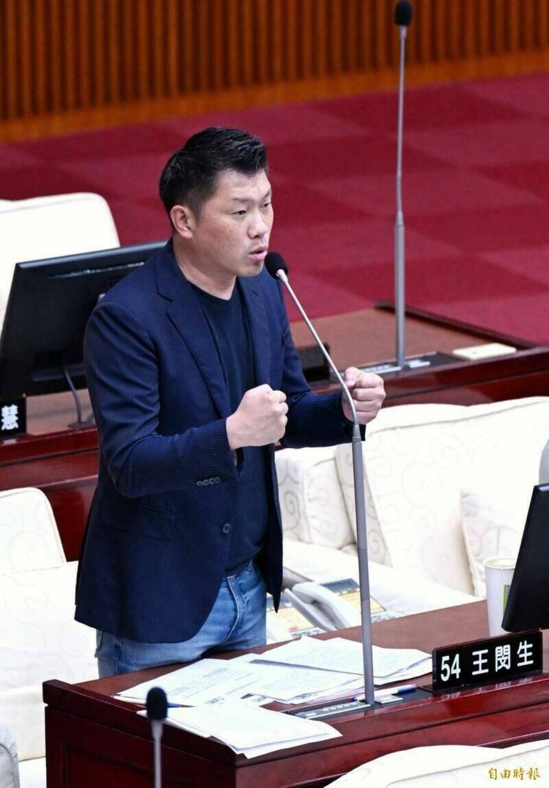 「三明治族」壓力大 北市議員提「顧老減工時」兼顧育兒、長照