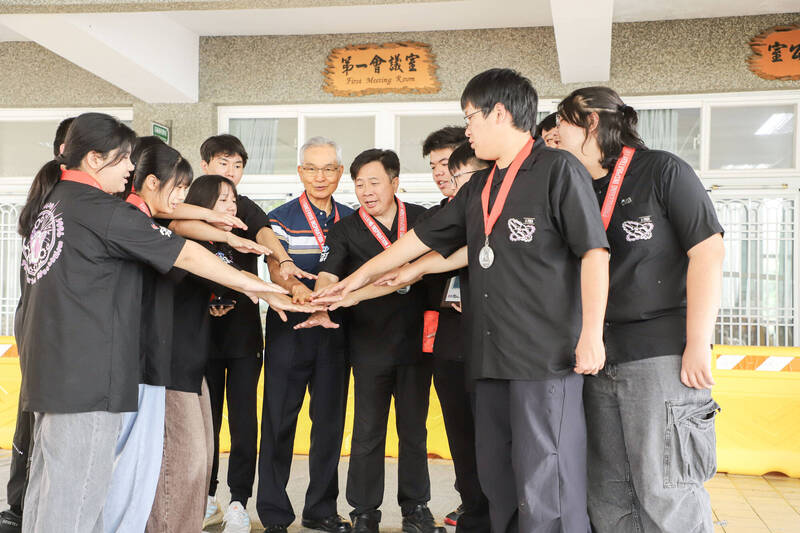 竹崎高中進軍FRC機器人世界賽決賽 縣府再度補助200萬