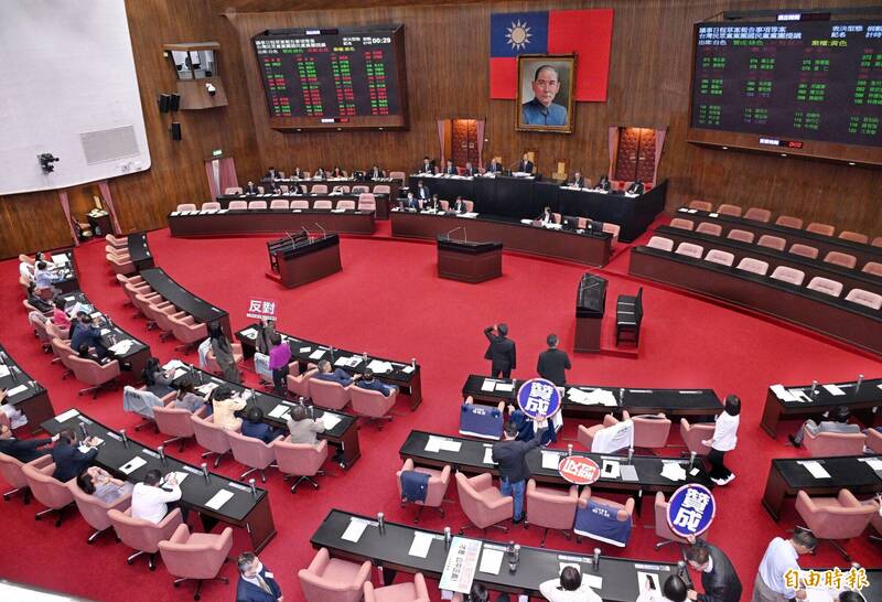 立院三讀》教師停聘冤案補償  補發本薪及學術研究加給