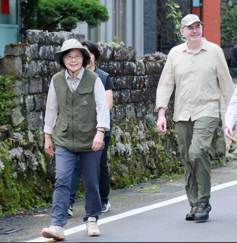蔡英文揪谷立言爬山！形容台美是「攀登山頂夥伴關係」