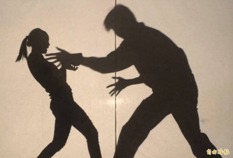 家暴男持刀割妻  不滿警護送竟毒駕尾隨