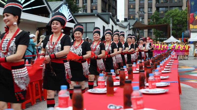 桃園龍岡米干節「哈尼族傳統長街宴」5月1日登場 今天下午2點開賣