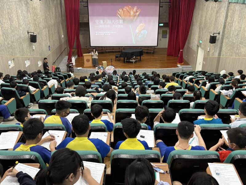 基隆衛生局前進信義國小 辦講座教學生「識毒不試毒」