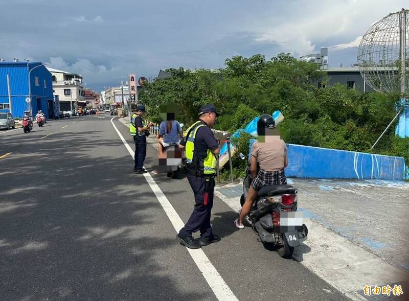 觀光熱區旺季將屆 東港警啟動車不停讓取締