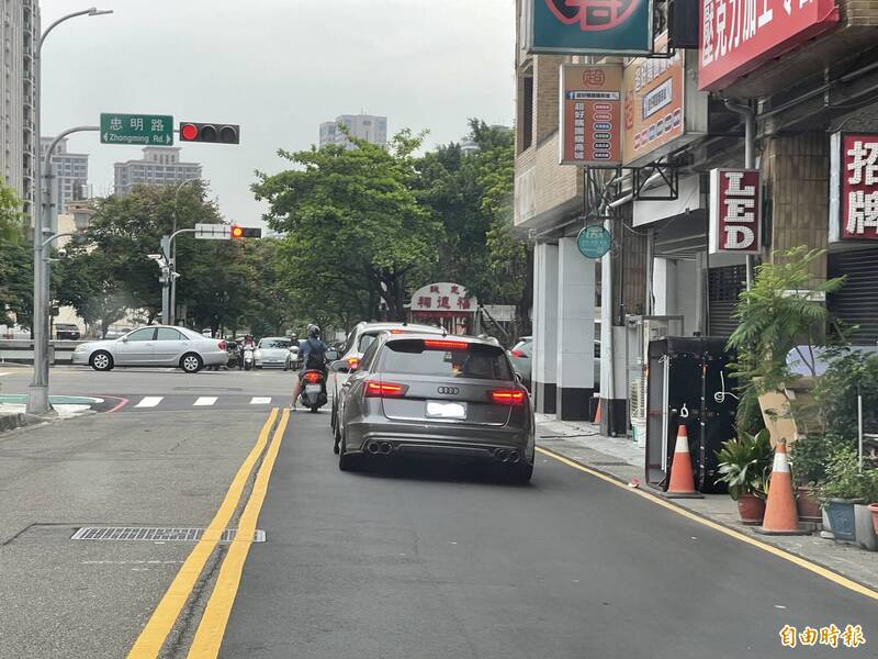 路口雙白線、雙黃線成檢舉達人最愛熱點 中市要取消了
