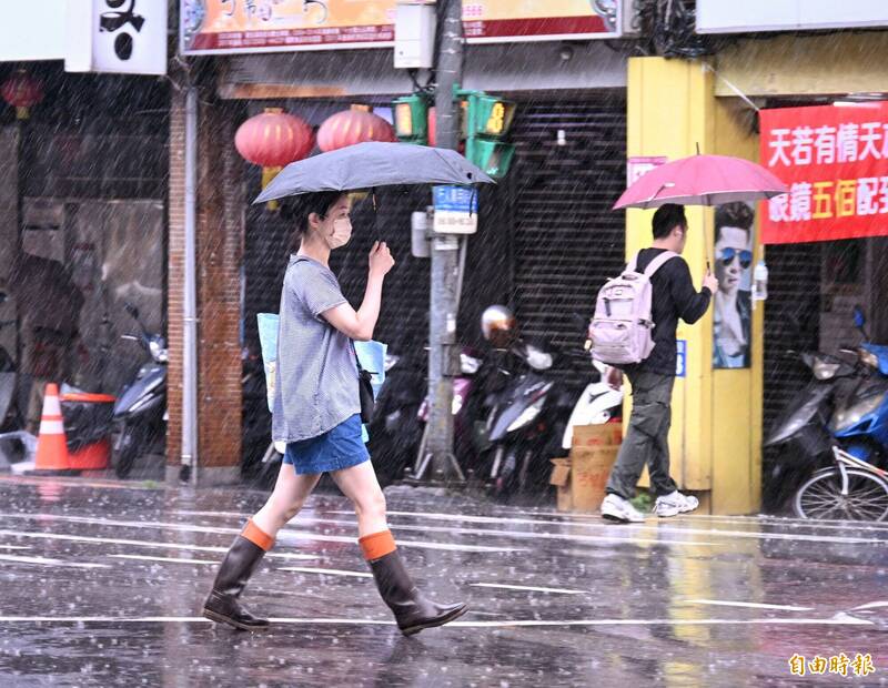 今明慎防雷擊強降雨！吳德榮曝下波鋒面通過「天氣驟變」時間點