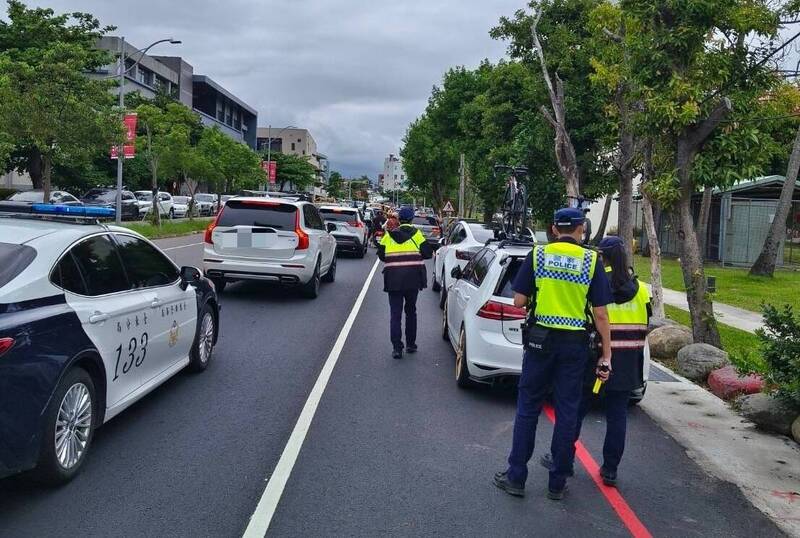 台東鐵人賽違停亂交通爆民怨 警開單取締反挨批「搶錢」