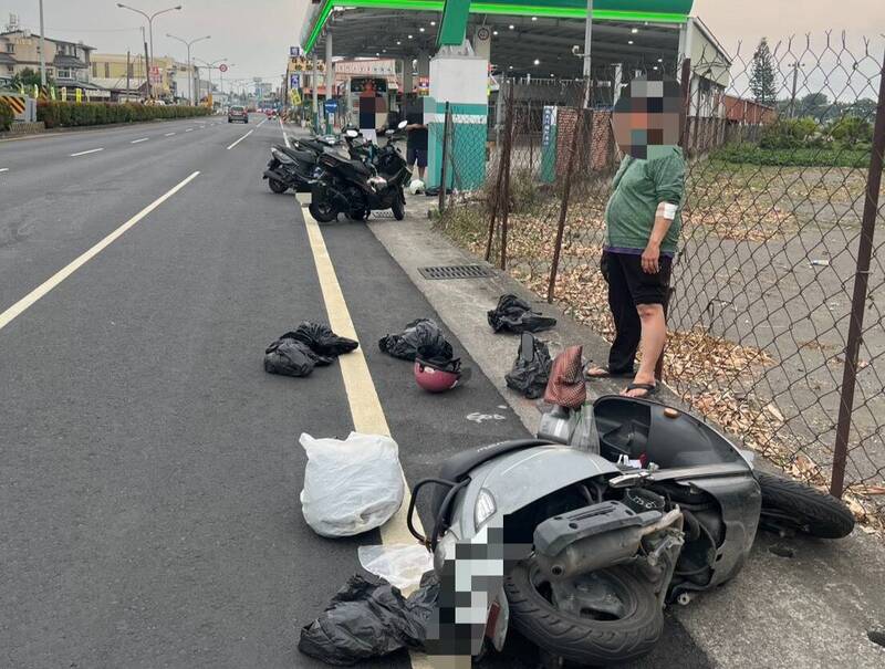 屏市4部機車連環撞像打保齡球 7歲童倒地爬起超驚險