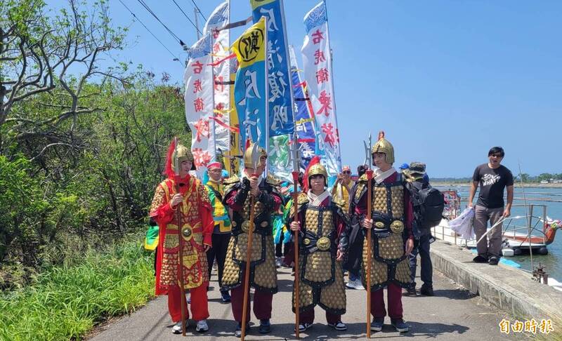 12國外籍生初體驗 仿鄭成功登陸水上砲戰超逼真