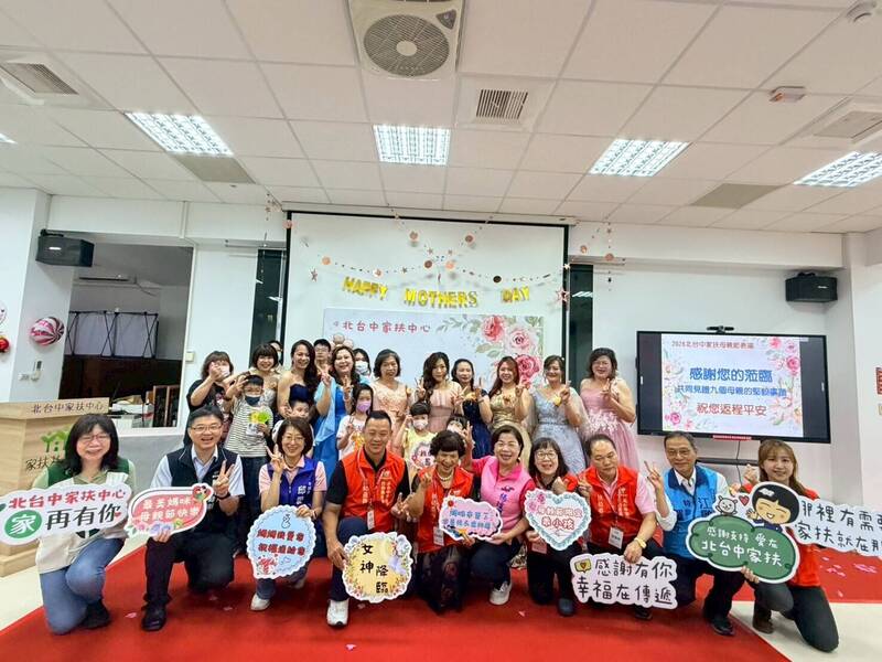 逆境中堅毅撐起家庭  北家扶中心表揚9位自強媽媽