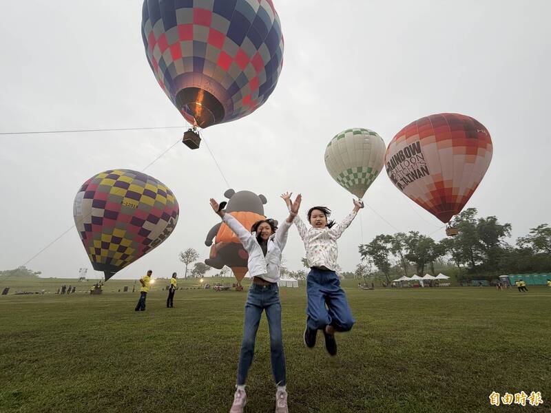 西拉雅森活節熱氣球繫留體驗 晴雨各有風情