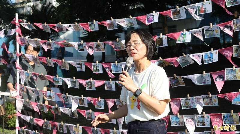 與皮友散步種花排成「巧」 蘇巧慧：盼新北是座剛剛好的巧城市