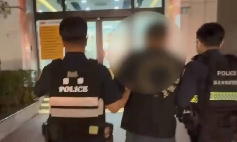 扯！新店捷運站嚼口香糖被制止 竟揮拳毆保全