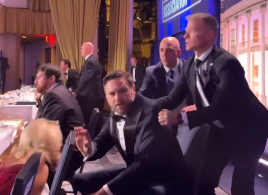 ǹ������ӰƬ�أ����յ�һ�ӡ���˹4������