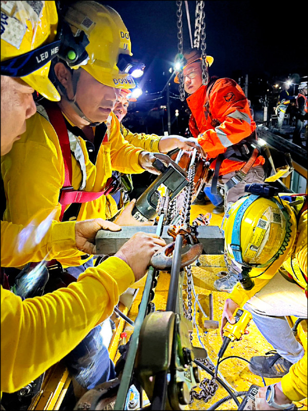 桃園鐵路地下化內壢段臨時軌 一夜施工 切換啟用