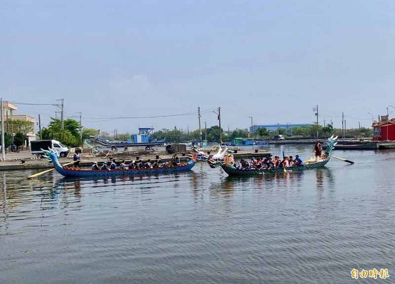 林園中芸港龍舟賽52隊參戰 在汕尾漁港加緊練習
