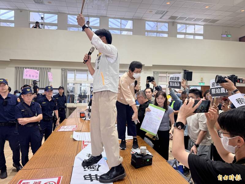 名間焚化爐二階環評會 自救會遙請濁水媽祖 現場點香爆衝突