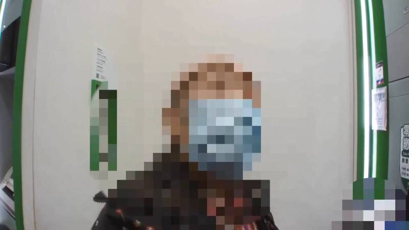 退休婦超商持手機視訊又求助匯款 店員報警揭投資黃金陷阱