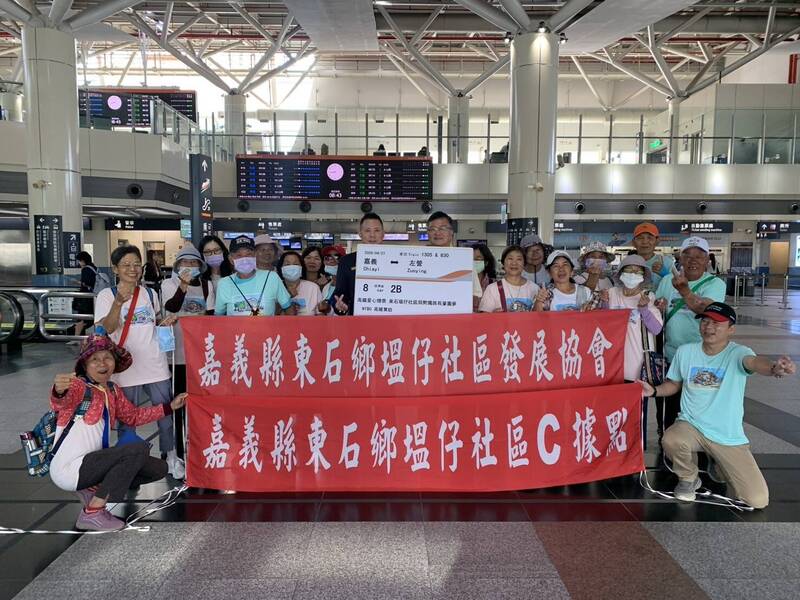 高鐵嘉義站助東石弱勢長輩搭高鐵 一圓出遊夢