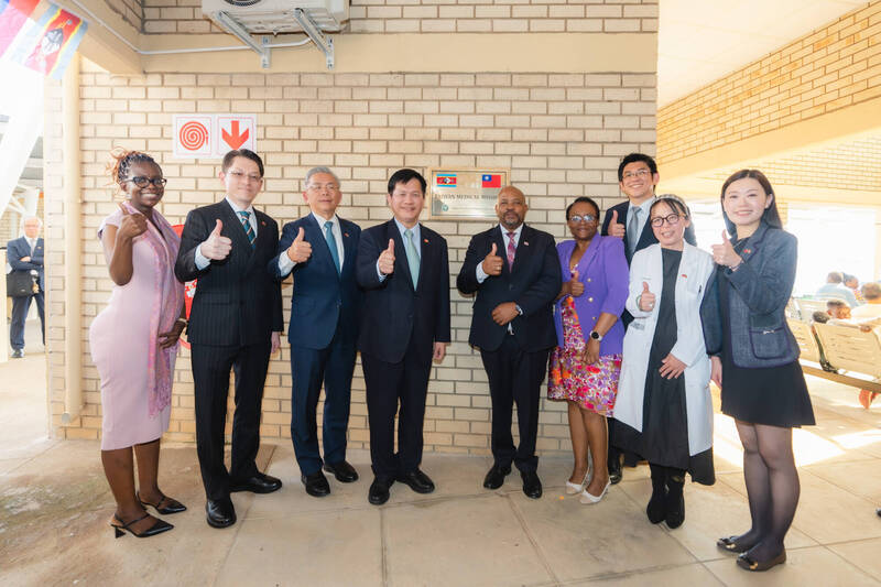 視察台史智慧醫療合作成果 林佳龍：台灣培育醫師已占史國7成