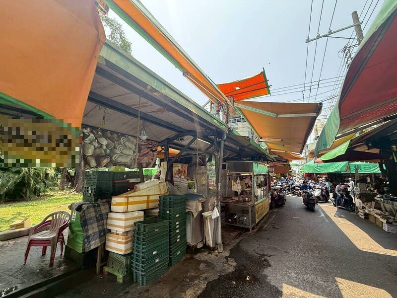 嘉市共和市場文昌公園旁攤位占道擬拆引反彈 市府：改採活動攤位即可