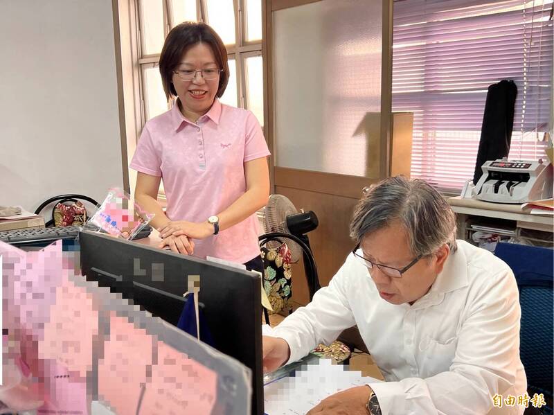 屏東市長周佳琪完成黨內登記 議長周典論交棒小女兒周芸均