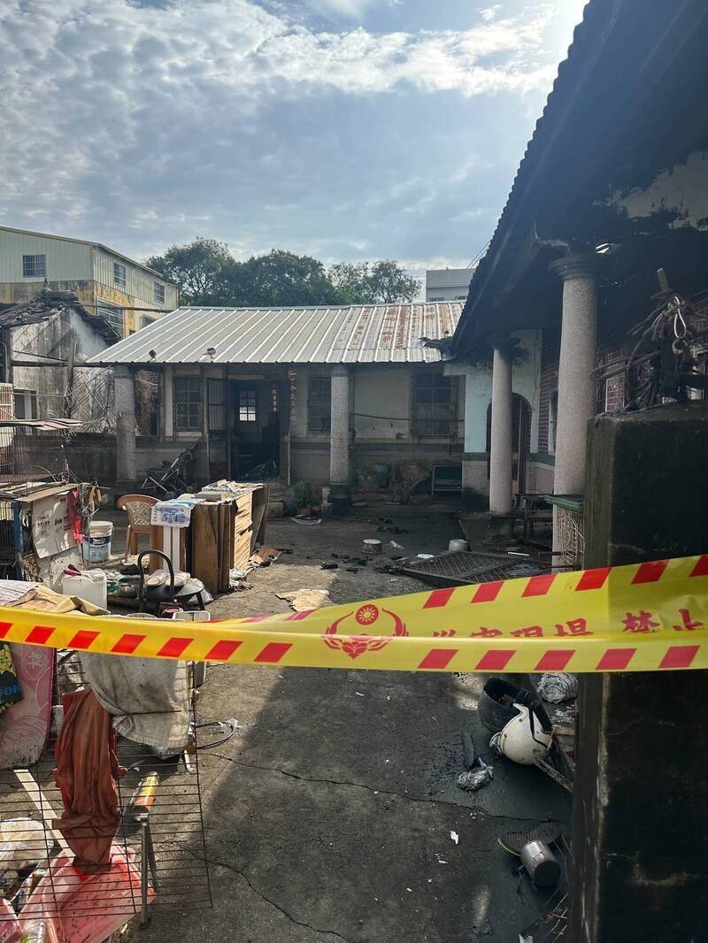 斗六湖山里一處平房28日清晨火警，母子疑逃生不及倒臥門口雙亡。（民眾提供）