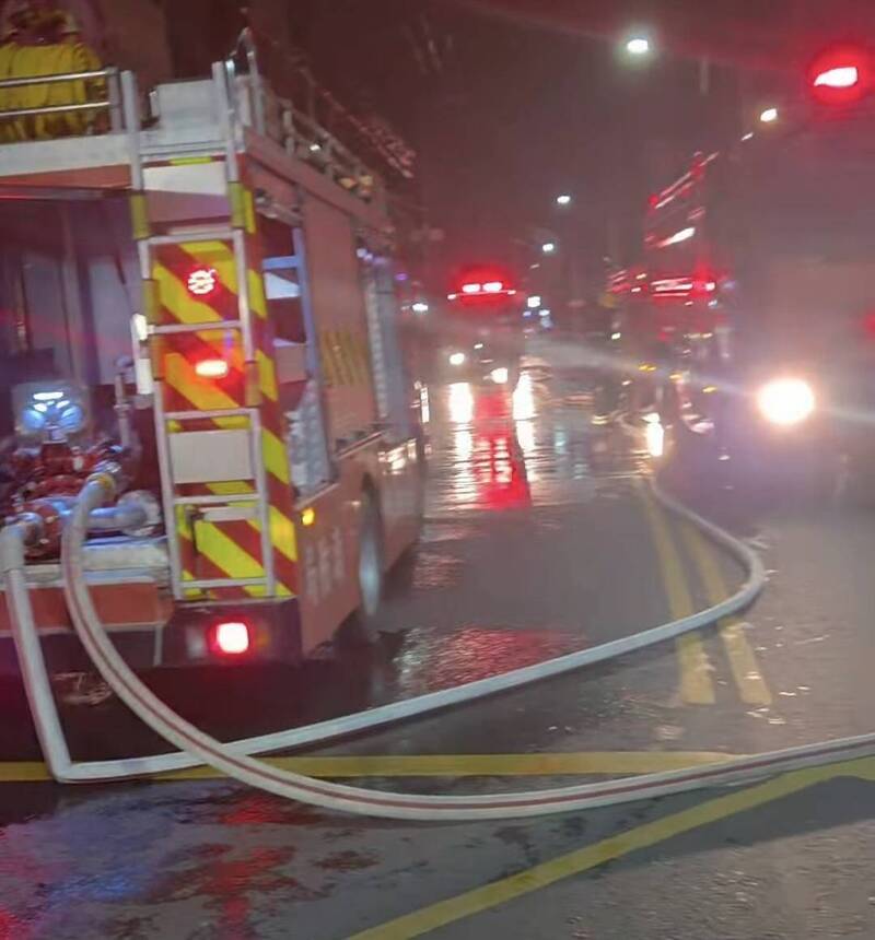 大樓深夜惡火！潮州三德路住宅火警 175人驚險疏散、2女燒燙傷送醫