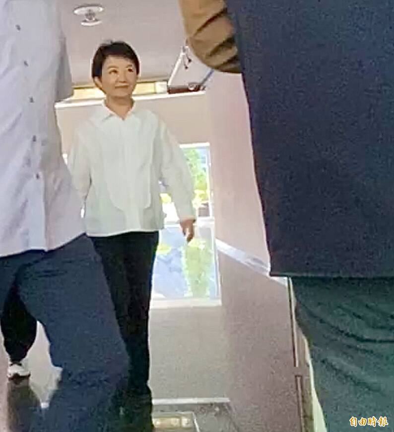 柯文哲致電台中警分局長講人事 盧秀燕微笑未回應